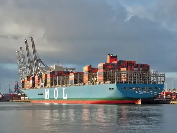 Container load planning and minimum order quantity