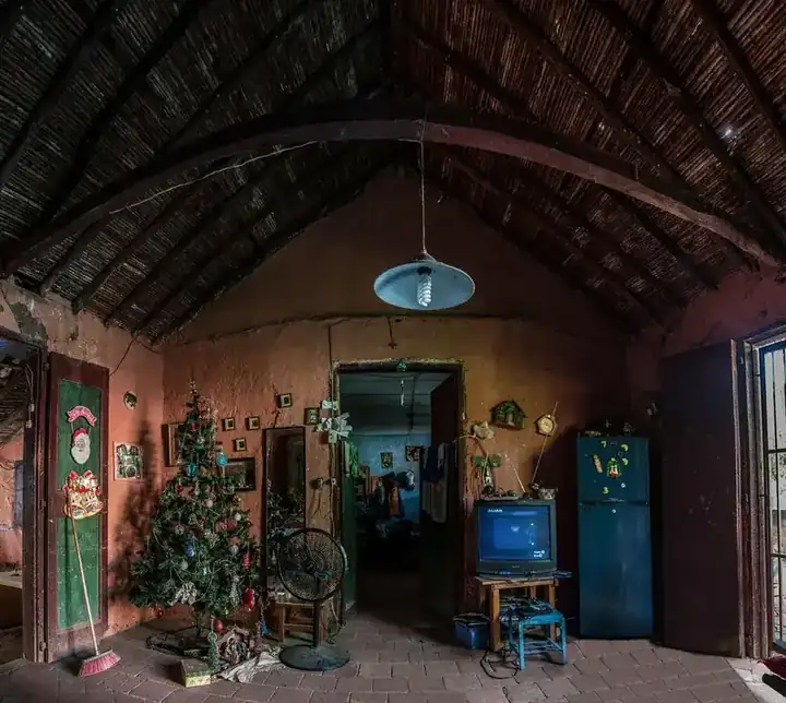 Decori natalizi e festivi fatti a mano in legno e metallo, prodotti a Jodhpur, India