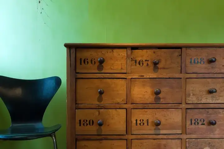 Rustic chest of drawers
