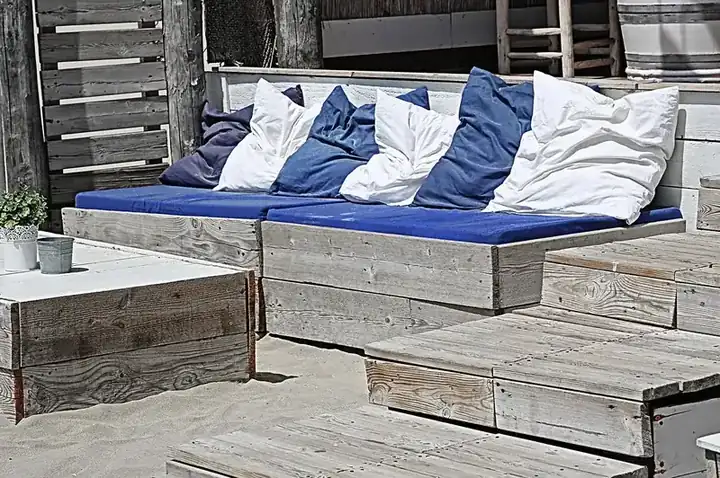 Coastal daybed