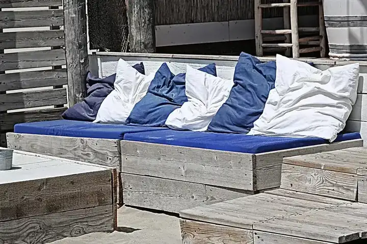 Rustic daybed