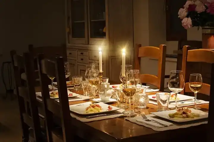 Hairpin leg dining table