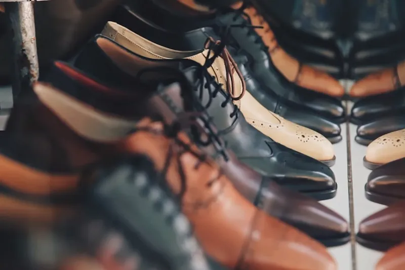 Mango wood shoe rack