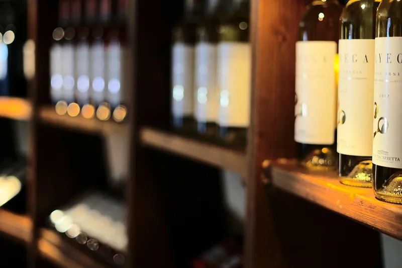 Weinregal Mangoholz — Großhandel & Export